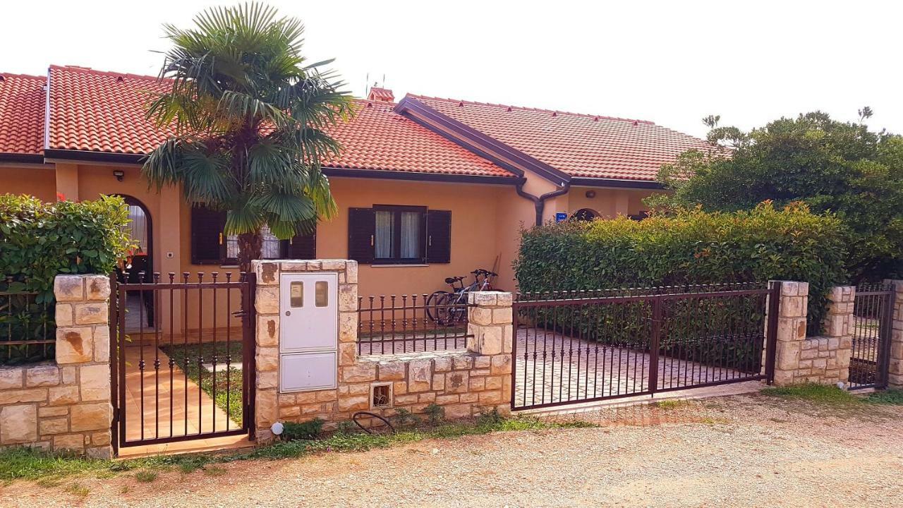 Holiday Home Marina Kaštelir 外观 照片